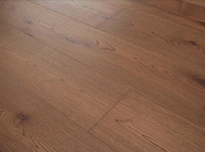 Dřevěná podlaha pro industriální interiér Cognac