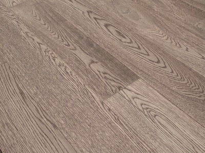 Dřevěná podlaha pro industriální interiér Grigio