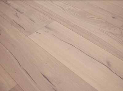 Dřevěná podlaha pro industriální interiér Fumato Bianco