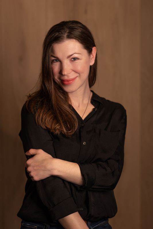 Portrét Lenky Oplatkové, recepční a administrativní podpory společnosti.