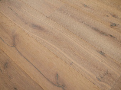 Dřevěná podlaha pro minimalistický styl interiéru Caorle
